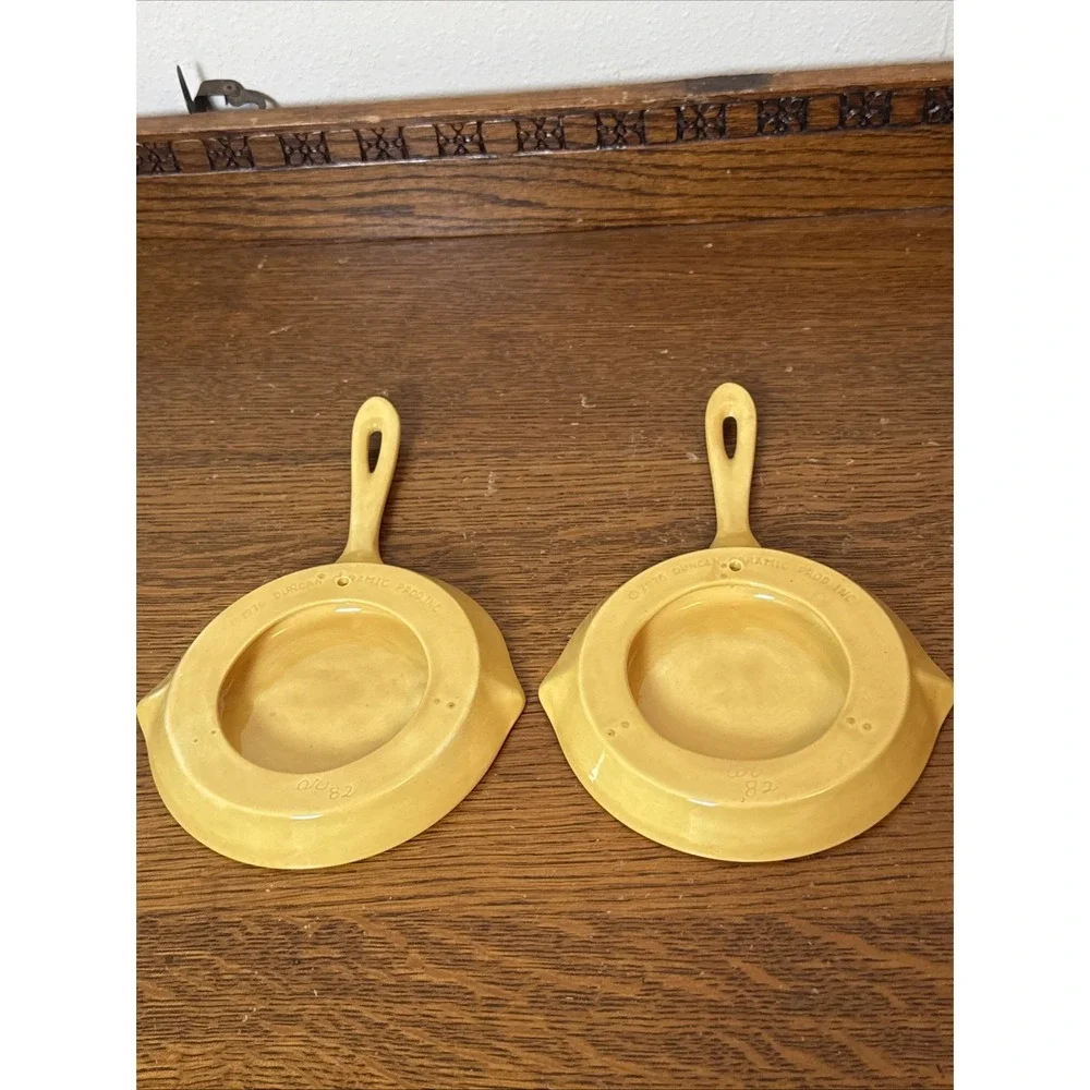 Vintage 1976 Duncan Ceramic Wall Hanging Skillet Plates Colonial Dutch Set 2